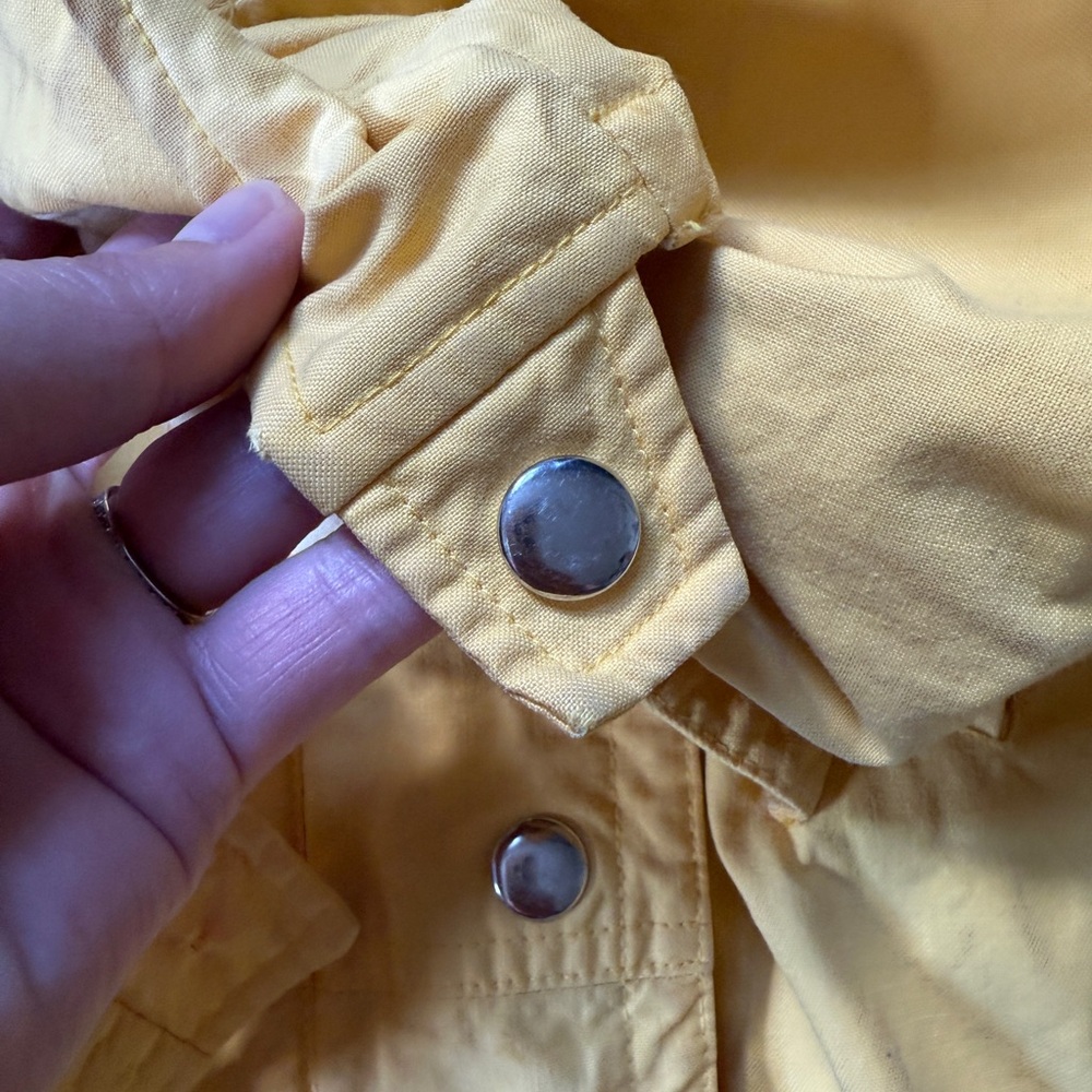 Cropped Yellow Jacket - Picture 8 of 9